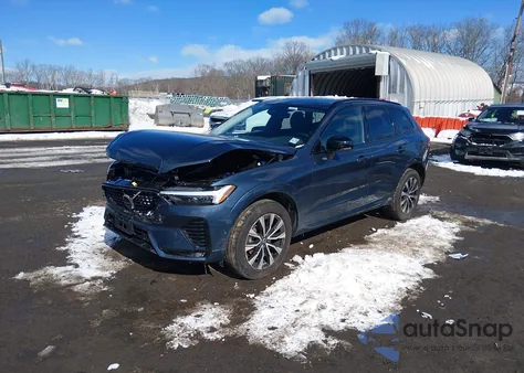 2024 Volvo Xc60 B5 Plus Dark Theme z USA, uszkodzony, nr VIN YV4L12RL5R1814913